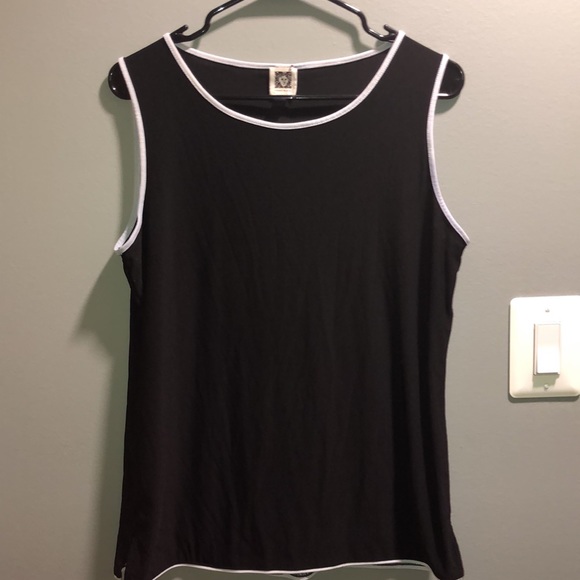 BRAND NEW WOMANS TOP SIZE MEDIUM! NWOT! NEVER WORN! SMOKE FREE HOME! - Picture 2 of 4